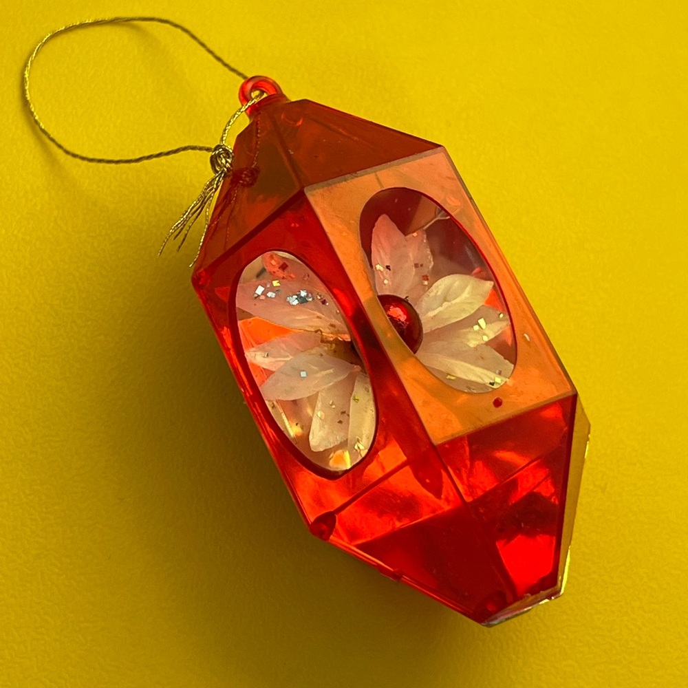 Vintage diorama holiday ornament lucite plastic faceted christmas jewel brite?